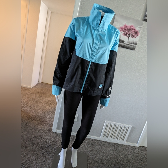 Beautiful summer women coat which is mixed by blue ,black and pink color. - Picture 5 of 8